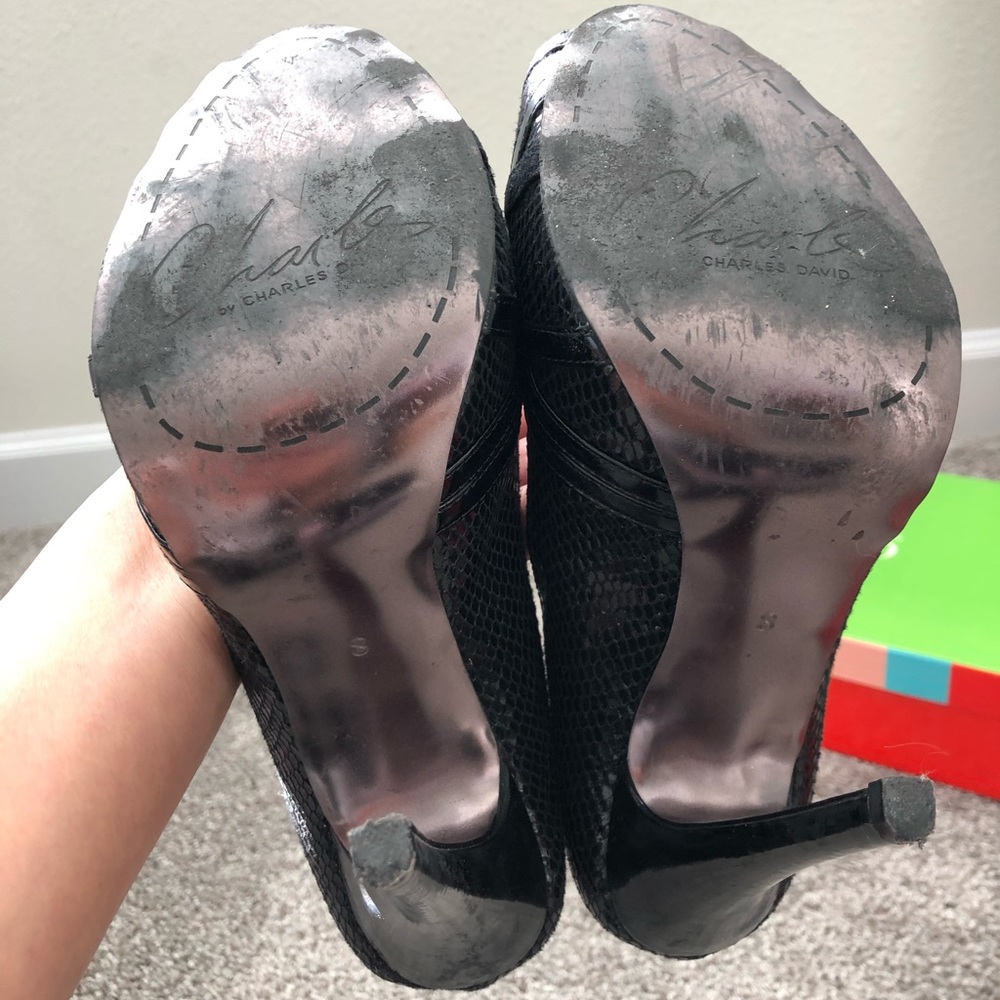 Charles by Charles David Black Pumps - Size 8 - Picture 7 of 8